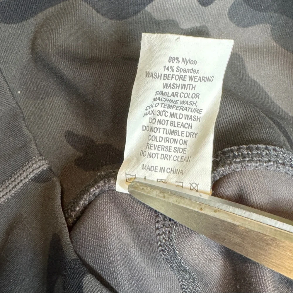 {Zyia} "Forest Camo Luxe High Rise Capri" Camouflage 20" Tights Pants Leggings - Picture 7 of 8